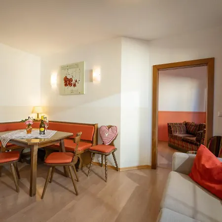 Appartementhaus Mantl * ヴェステンドルフ